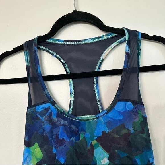 Athleta Blue Abstract Floral Racerback Sleeveless Scoop Neck Tank Size XS - Picture 4 of 9